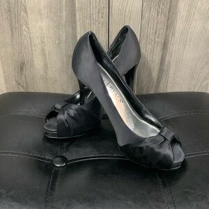 White House Black Market Black Soft Satin Open Toe Bow Shoes Size 6.5M